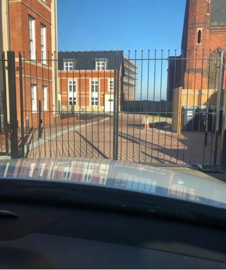 Ferienwohnung The Penthouse Margate, Balconies, Sea View, Gated Parking, Air Con! Exterior foto