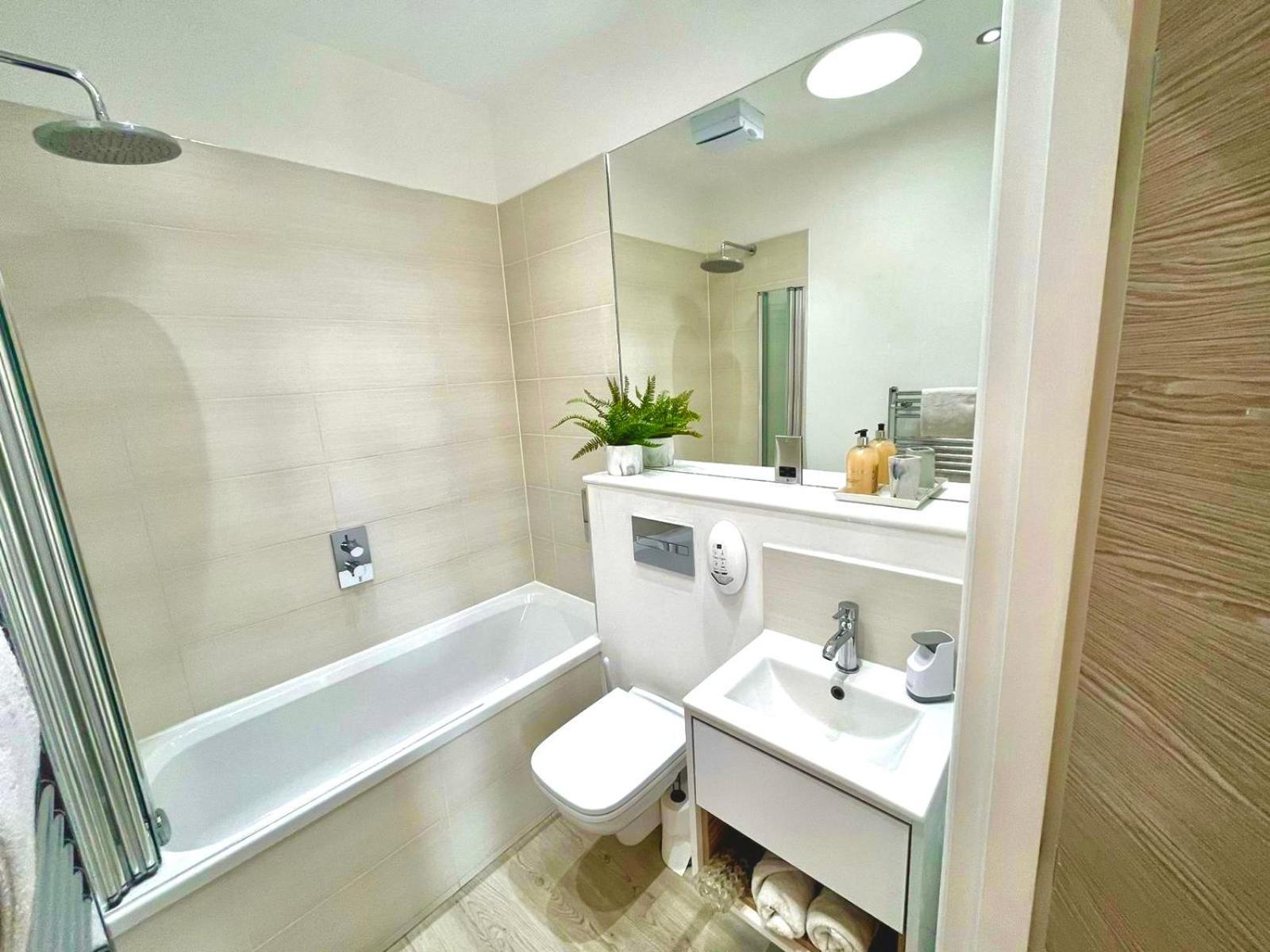 Ferienwohnung The Penthouse Margate, Balconies, Sea View, Gated Parking, Air Con! Exterior foto