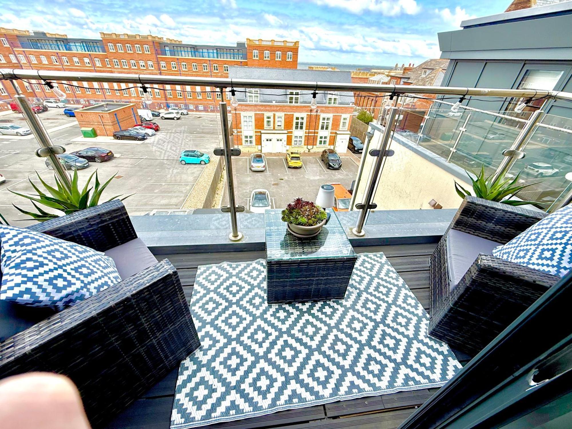 Ferienwohnung The Penthouse Margate, Balconies, Sea View, Gated Parking, Air Con! Exterior foto